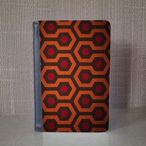 The Shining Carpet PU-leren paspoorthouder/cover (Overlook Hotel, Stanley Kubrick)