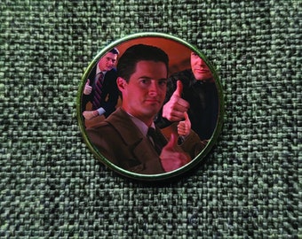 Thumbs Up Cooper Lapel Pin Badge 25mm (Twin Peaks, Dale Cooper, TV)