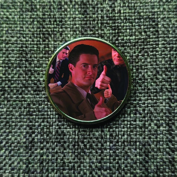 Thumbs Up Cooper Lapel Pin Badge 25mm (Twin Peaks, Dale Cooper, TV)