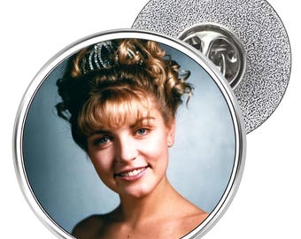 Laura Palmer Homecoming Picture Metal Lapel Pin Badge 25mm (Twin Peaks, Dale Cooper, TV)