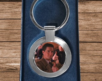 Thumbs Up Cooper Metal Keyring (Twin Peaks, David Lynch, Dale Cooper)