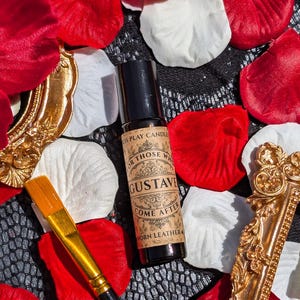 Rullo per profumo Gustave / Clair Obscur Expedition 33 Inspired / Pelle consumata alla lignina e palissandro / Fragranza per gamer fantasy gotica