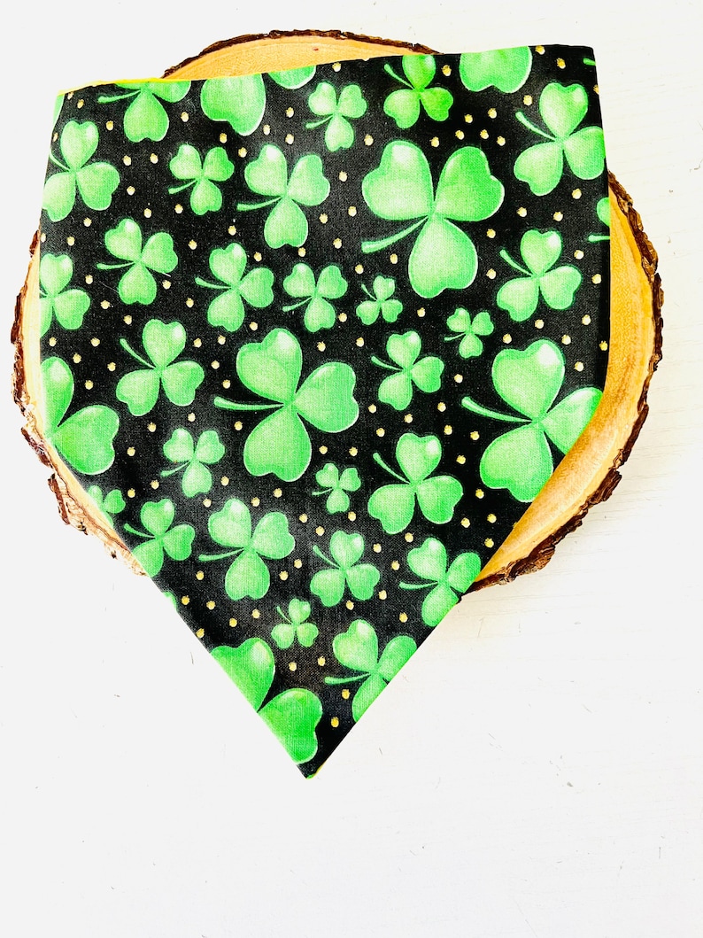 6 St. Patrick's Day Hundebandanas – Reversibel & Waschbar | Kleeblatt-Muster Für Hunde & Katzen