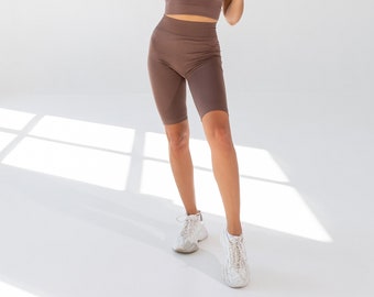 Brown Seamless Cycling Shorts: Ride in Style and Comfort!