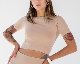 Beige Seamless Microfiber Crop Top with short sleeve: Versatile Style for Sport and Everyday