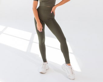 Dark Green Seamless Leggings: Effortless Style for Sport and Everyday Comfort