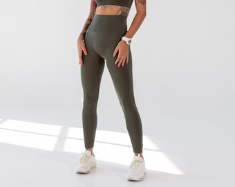 Dark Green Seamless High-Waist Leggings: Elevate Your Sport, Yoga, and Everyday Style
