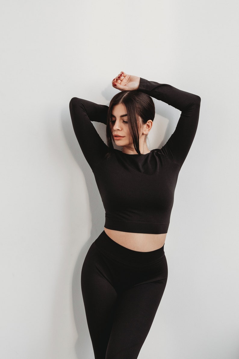 Crop Tops,festival clothing,Trendy clothes,long sleeve crop top,black crop top,cut out crop top,gift for her,Rave outfit,stretching outfit,seamless crop top,clothes for gym,sport crop top,yoga outfit