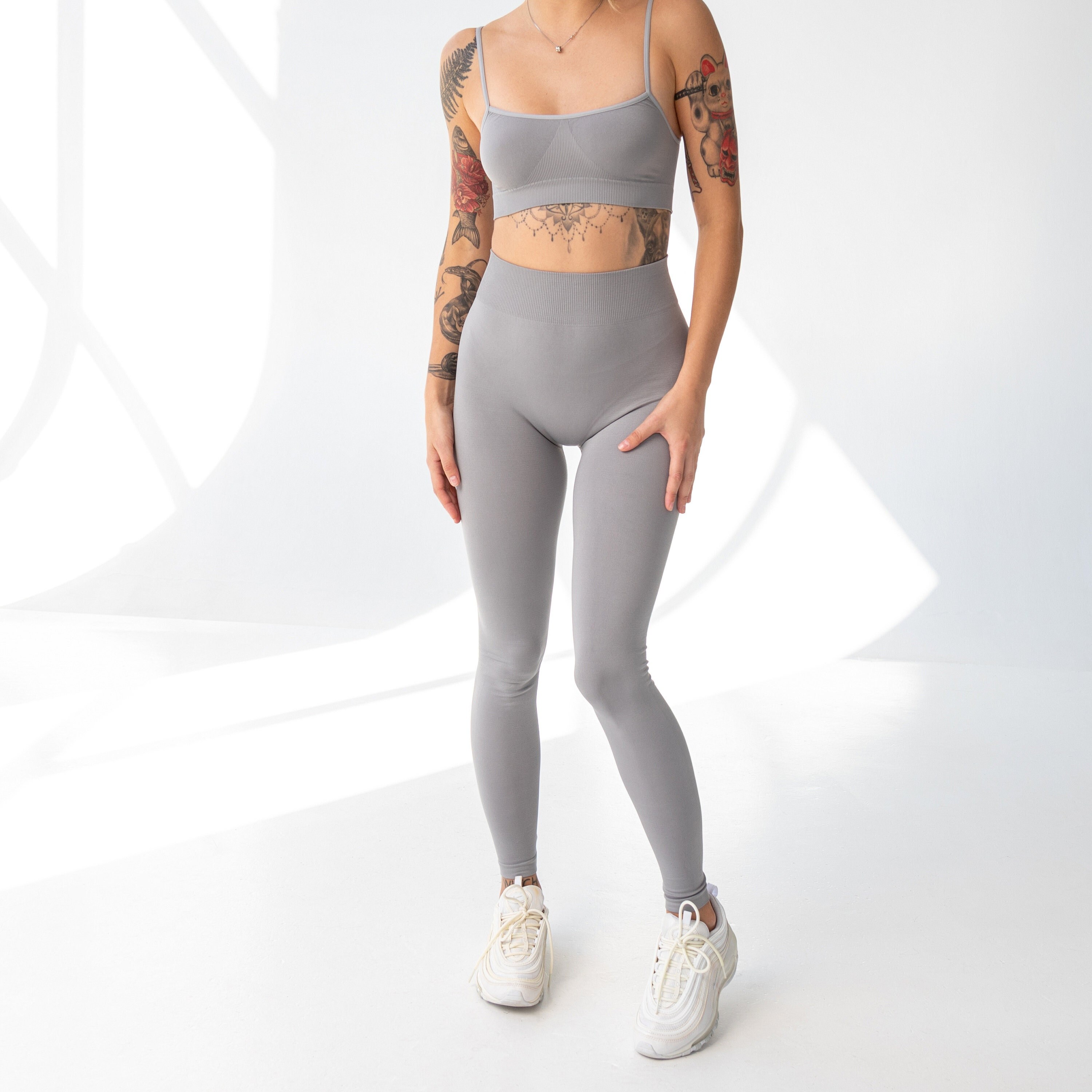 Grey Seamless Leggings: Effortless Style for Sport and Everyday Comfort