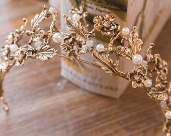 Vintage Style Crown for Hair Accessories Perfect for Bridal, Party, Cosplay, Costume