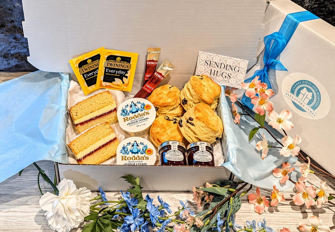 Luxury Organic Afternoon Tea & Victoria Sponge Box | Cream Tea Hamper ...