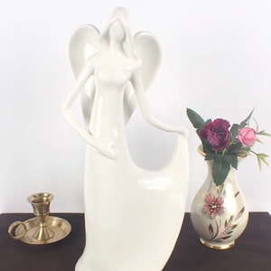 Porcelain angel putti very elegant 29 cm high age unknown very stylish