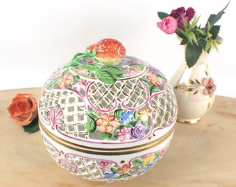 Herend Fine Porcelain, Handpainted Apponyi Red Chinese Bouquet 