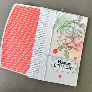 Alles Gute zum Geburtstag - mit Blumen- und Korallenfarben, Verzierungen, die die Karte einzigartig machen, kleinere Größe ideal für Geschenke, passender Umschlag