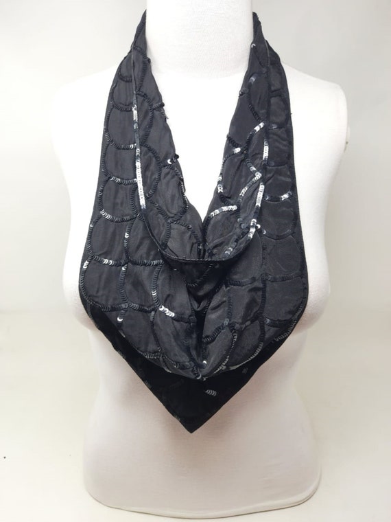 This One of a Kind Handmade Magnetic Scarf's Attractive Design