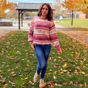 Handmade Alpaca Sweater: Unisex Peruvian Llama Design