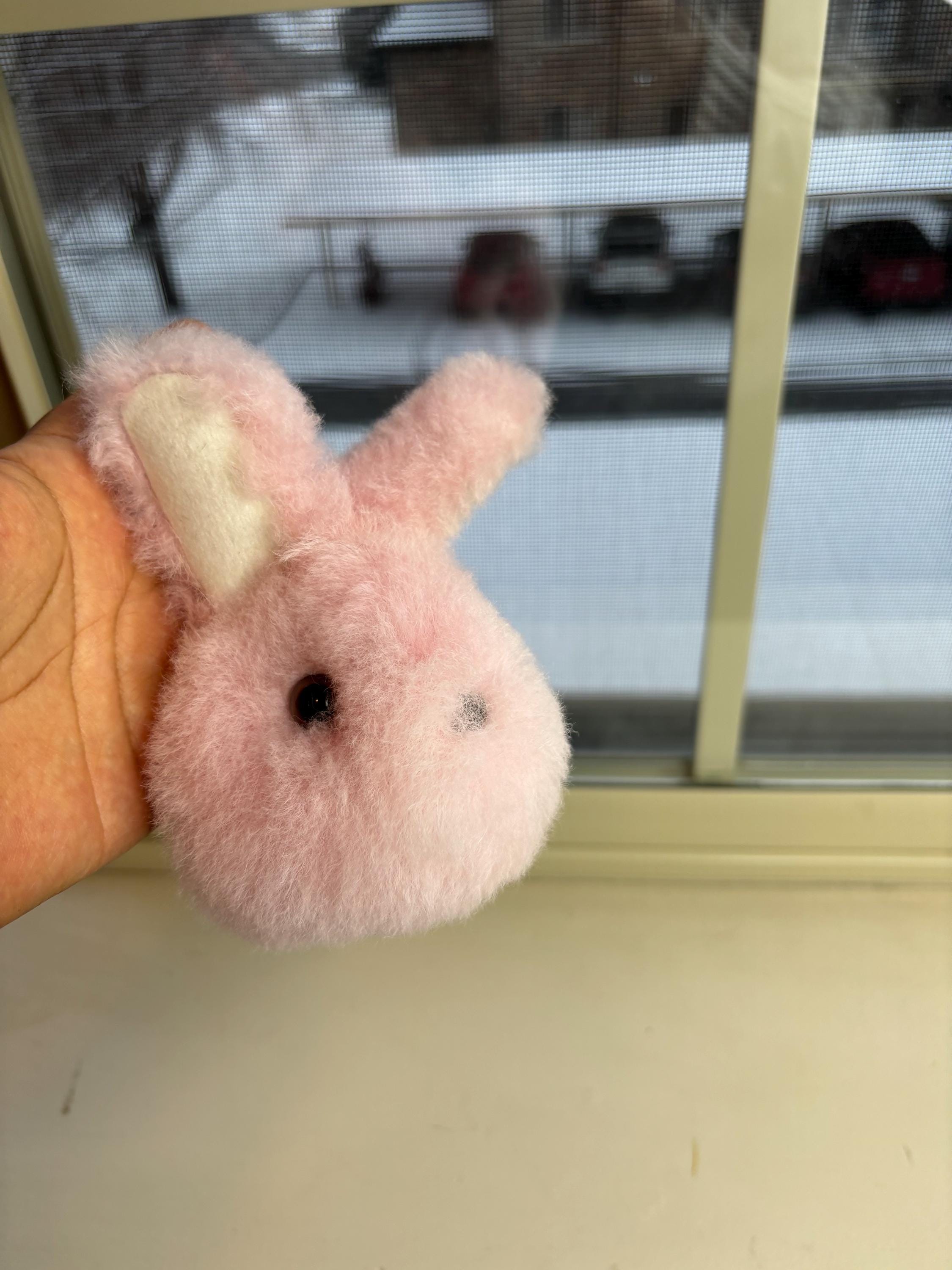 アルパカの毛で作られた、とても柔らかくてふわふわしたウサギの