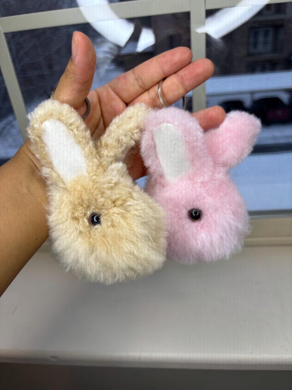 アルパカの毛で作られた、とても柔らかくてふわふわしたウサギの