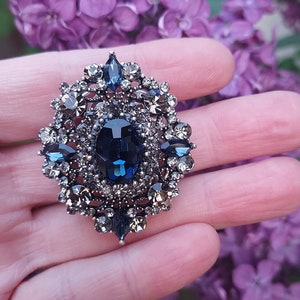 MAGNETIC Stunning Dark Sapphire and Black Diamond colored Crystal Brooch, magnetic accessory. Blue crystal brooch. Scarf magnet.