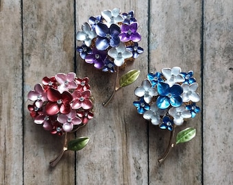 Vintage style Blue, Pink or Purple Hydrangea MAGNETIC BROOCH.  Floral magnetic scarf. Flower brooch. Hydrangea jewelry.