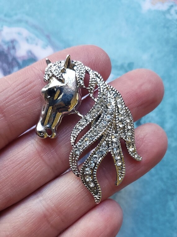 Brooch horse on sale