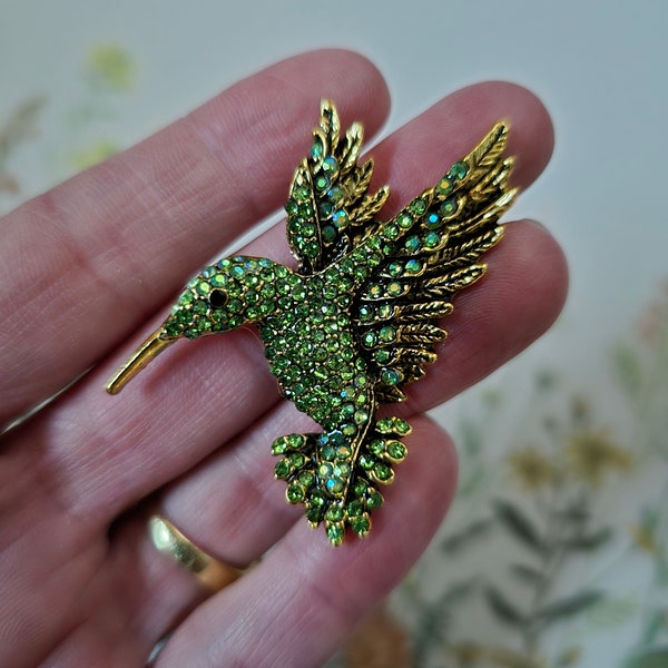 MAGNETIC Green crystal Hummingbird brooch. Hummingbird jewelry, hummingbird gift. Mother's Day gift.