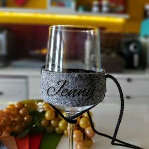 Hanging wine glass holder | glass holder | felt | with and without personalization | in 5 colors