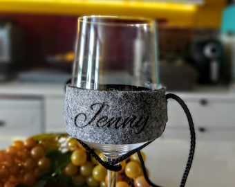 Hanging wine glass holder | glass holder | felt | with and without personalization | in 5 colors