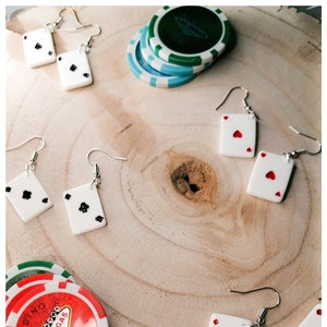 Pendientes de cartas de póker