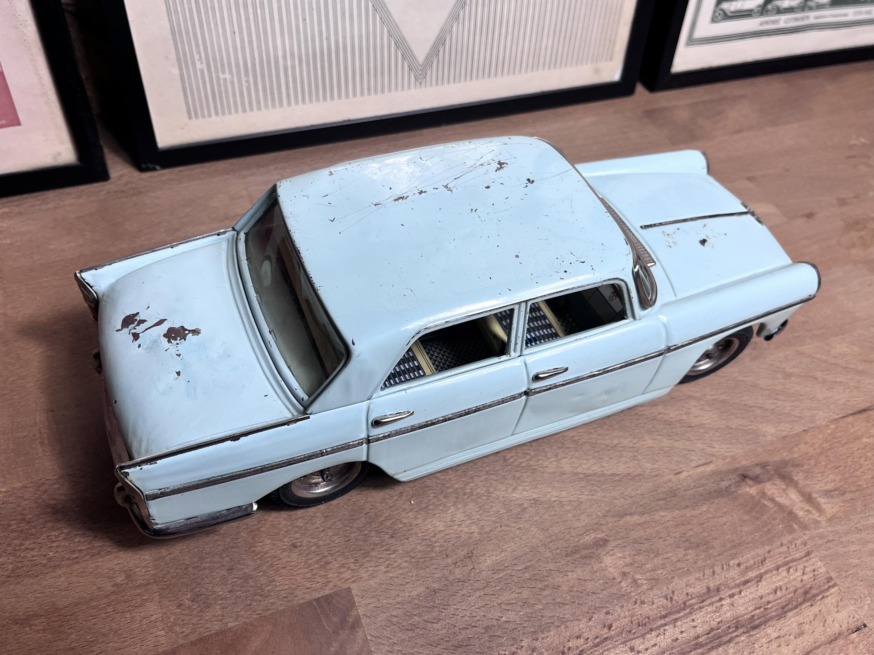JOUSTRA PEUGEOT 404 GRAND LUXE TÉLÉGUIDÉE