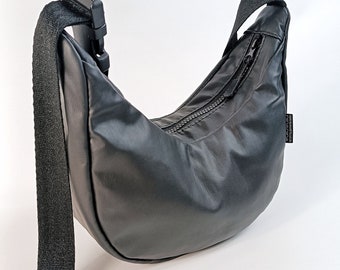 Vegane Leder Crossbodybag, Schultertasche "Floww", Upcycling, Einzelstück, schwarz , vintage, Y2K