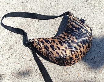 Leoprint Crossbodybag "Leo Velvet", Leomuster Samt, Einzelstück, Festivalbag, Upcycling,