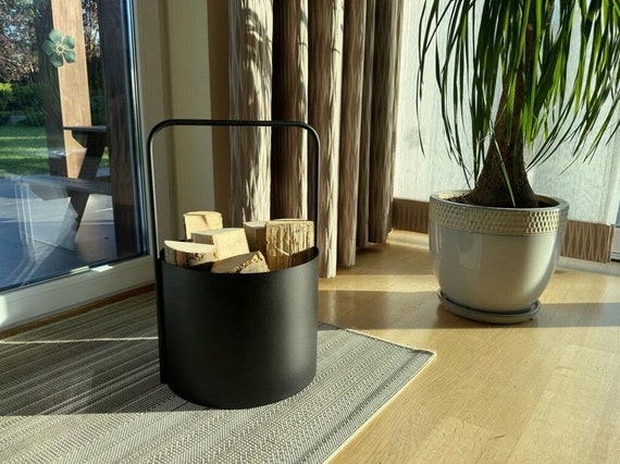 Metal basket outlet for firewood