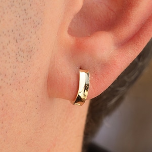 Men&#39;s Solid Gold Hoop Earring , 14K Yellow Gold Mini Huggie Earrings, Bold Hoop Earrings for Men, Dainty Curve Hoops, Men Jewelry