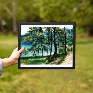 Acquerello di mare turchese, pini e spiaggia, decorazioni per la casa in stile costiero, pittura realistica, pittura di paesaggio marino, regalo di inaugurazione della casa per gli amanti del mare