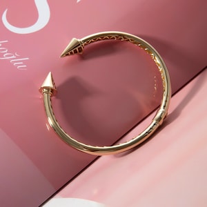 Bracelet jonc flèche solide 14 carats, bracelet flèche pour homme/femme, bracelet manchette flèche en or, bijoux flèche, jonc minimaliste, cadeau de Noël pour elle