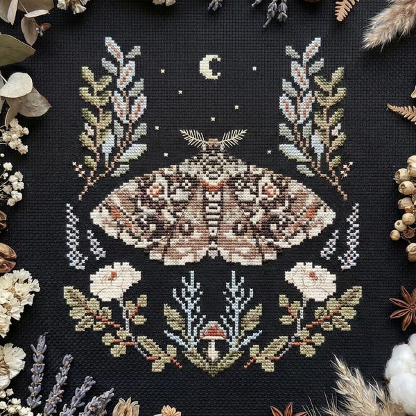 Witchy Motte Kreuzstich Stickmuster - Forest Folk Stickerei, Dark Cottagecore Primitive Design - PDF - digitaler Download CS109