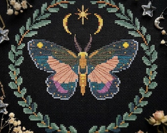 Patrón de punto de cruz Mariposa Celestial en PDF, tabla de bordado astrológico, diseño de luna y estrellas, arte de insectos cósmicos, decoración del zodíaco místico CS72