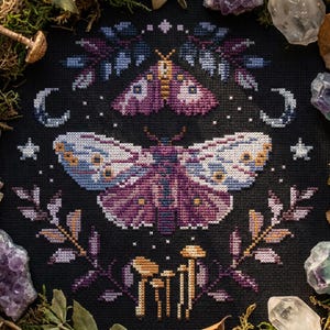 Patrón de punto de cruz de polilla gótica (PDF): entomología oscura, cottagecore, hongo lunar, místico, ocultismo, wicca, brujería, CS6 imagen 3