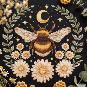 Bee cross stitch pattern PDF - digital download - insect honey bee floral nature embroidery x stitch CS1
