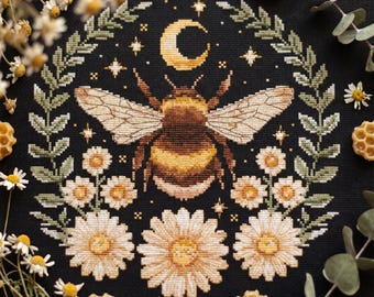 Bee cross stitch pattern PDF - digital download - insect honey bee floral nature embroidery x stitch CS1