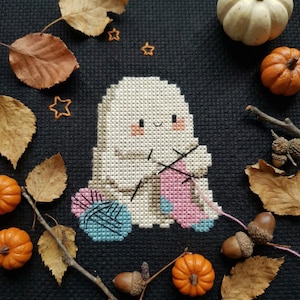 Patrón de punto de cruz de fantasma adorable – Bordado de Halloween en PDF, decoración acogedora y espeluznante, fantasma con bastidor de hilo, descarga instantánea CS58