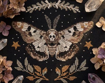 Patrón de punto de cruz de polilla con calavera (PDF) - Bruja negra, luna creciente, mariposa, insecto, gótico moderno - Descarga digital CS145