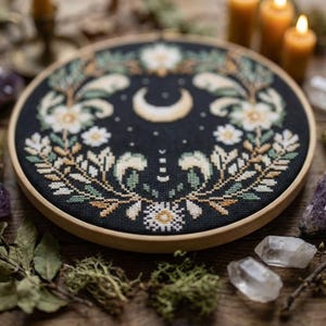 Punto de cruz de la Luna de Imbolc - Diseño floral primaveral de brujas - descarga digital CS47