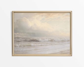 Puede incluir: Pintura de paisaje enmarcada que representa una escena marina. La obra presenta un cielo nublado sobre el océano, con olas rompiendo en la orilla. La paleta de colores es suave, con tonos apagados de beige, gris y blanco.