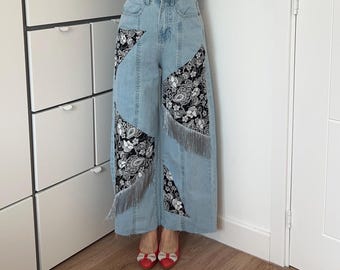 Återvunna patchwork-denimbyxor: Boho-jeans med fransar