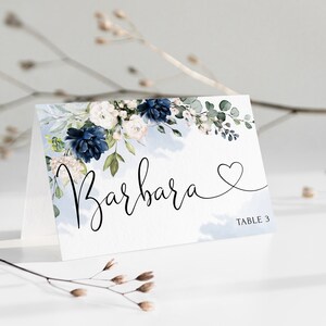 Koningsblauwe plaatskaartsjabloon, blauw marineblauw bruiloft naamkaart tafel, bloemen tafeldecoratiekaart, tent gevouwen tafelkaart Avery-kaart | OTTO LE300