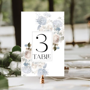 Modelo AZUL EMPOEIRADO dos números da tabela de <br> Entrega Rápida? Números de mesa de casamento Dusty Rose para impressão | A tabela editável da flor cremosa azul empoeirada numera SKY | LE100