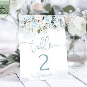 Modelo de números de mesa azuis, números de mesa de flores azuis para impressão, números de mesa de casamento editáveis com flores azuis claras e rosa suave | BP750