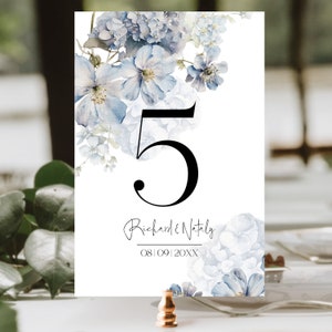 Modelo de números de mesa de flores azuis | Números de mesa de casamento florais para impressão, Número de mesa de flores azuis, Decoração de mesa de casamento SKY | LE100